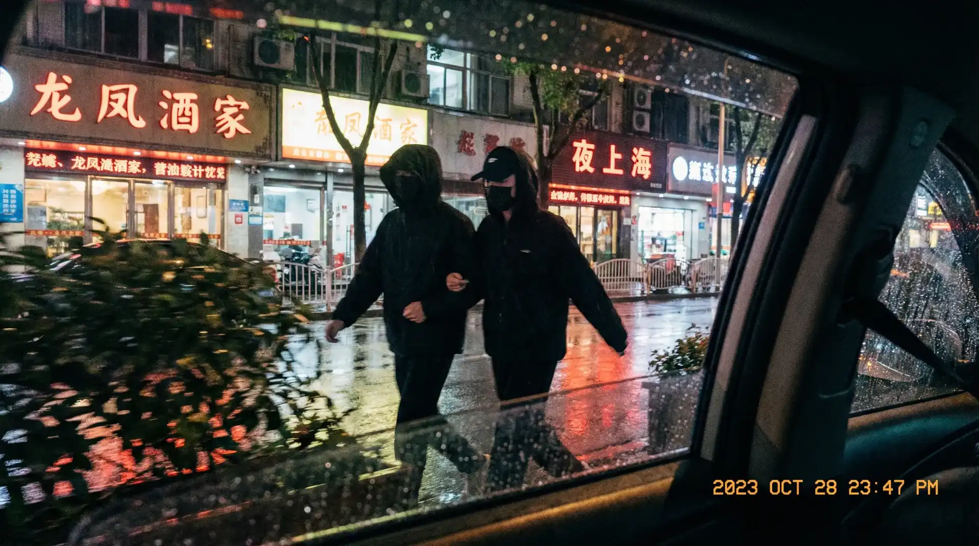 明升体育 - 顶流明星深夜密会现场抓拍照片